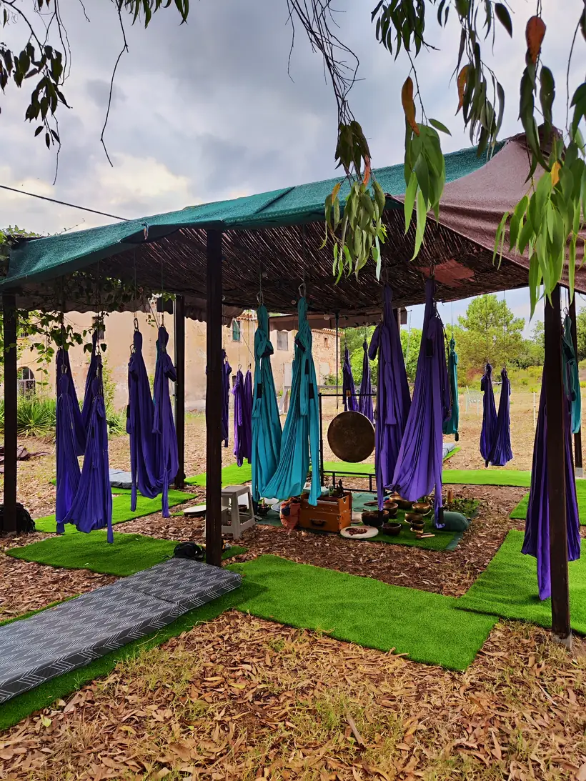 Estructura de madera para actividades al aire libre — Laranahata