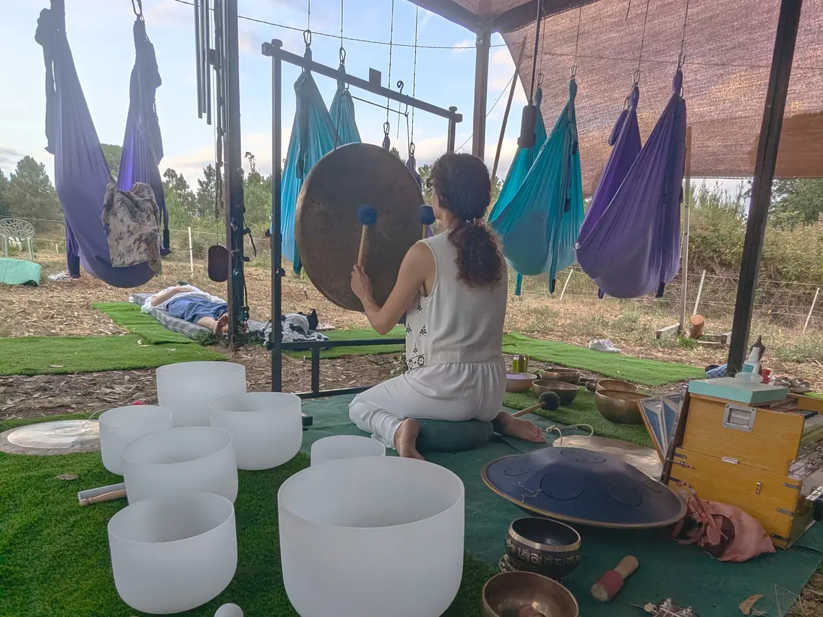 Viaje de sonido con cuencos y gong en Laranahata