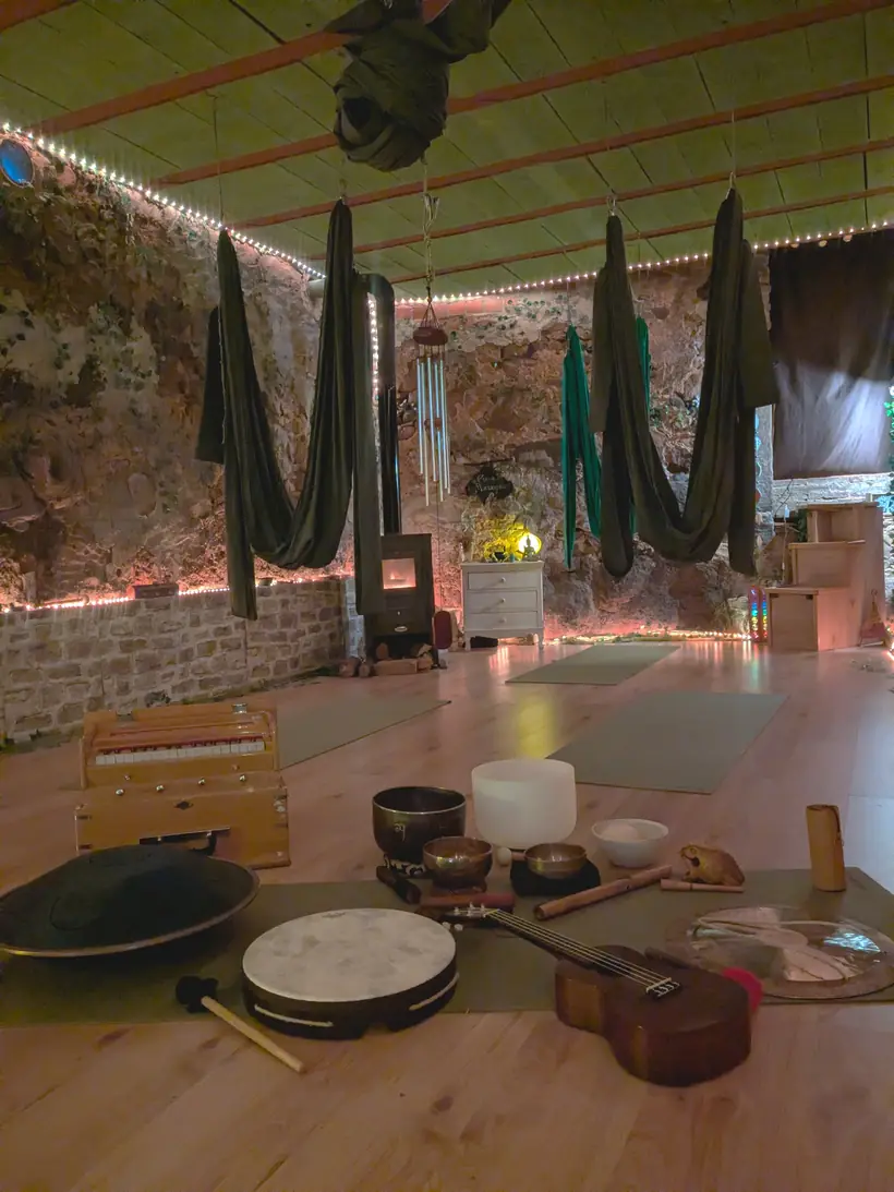 La cueva de Laranahata preparada para un viaje de sonido